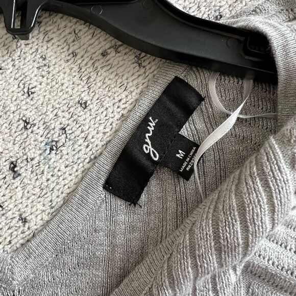 GNW Women knit Gray Bell sleeves sweater sz M - Picture 6 of 6